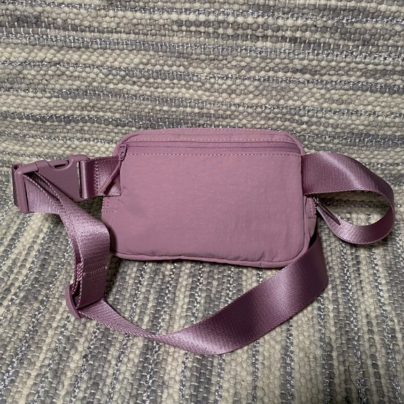 *** SOLD *** lululemon Wear Everywhere Belt Bag - Picture 4 of 9